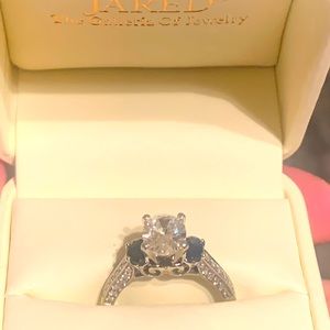 Beautiful Jared Engagement ring and wedding bands 1.53 center stone!!!